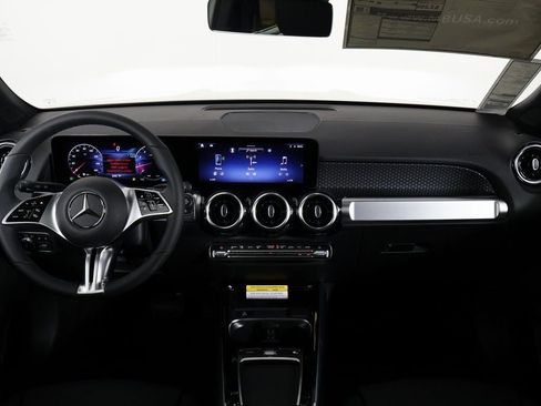 New 2026 Mercedes-Benz GLB 250 image 4