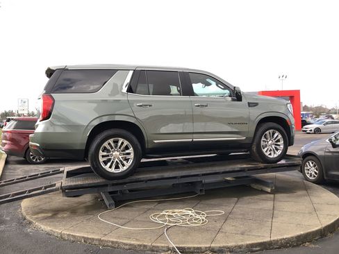 Used 2023 GMC Yukon SLT w/ SLT Premium Package image 6