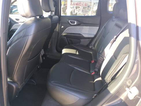 Used 2024 Jeep Compass Latitude image 30