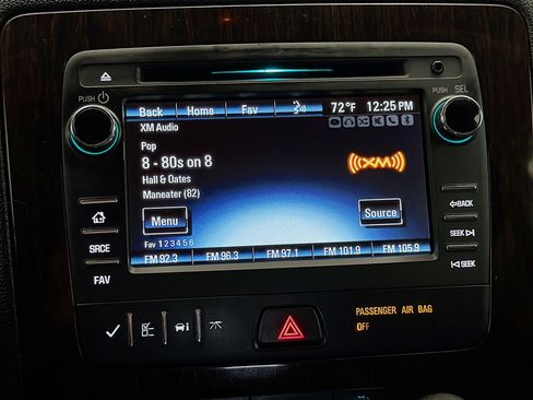 Used 2017 Chevrolet Traverse LT w/ Style and Technology Package image 9