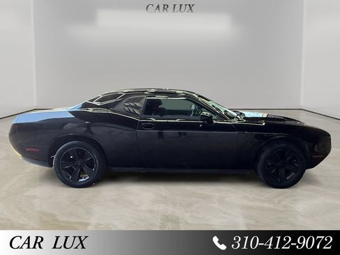 Used 2015 Dodge Challenger SXT RWD image 6