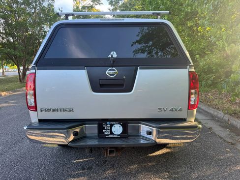 Used 2012 Nissan Frontier SV w/ SV Premium Utility Pkg AWD/4WD image 7
