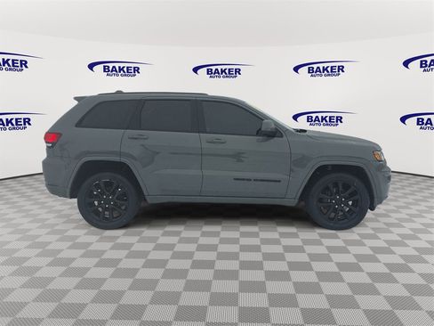 Used 2020 Jeep Grand Cherokee Altitude image 4