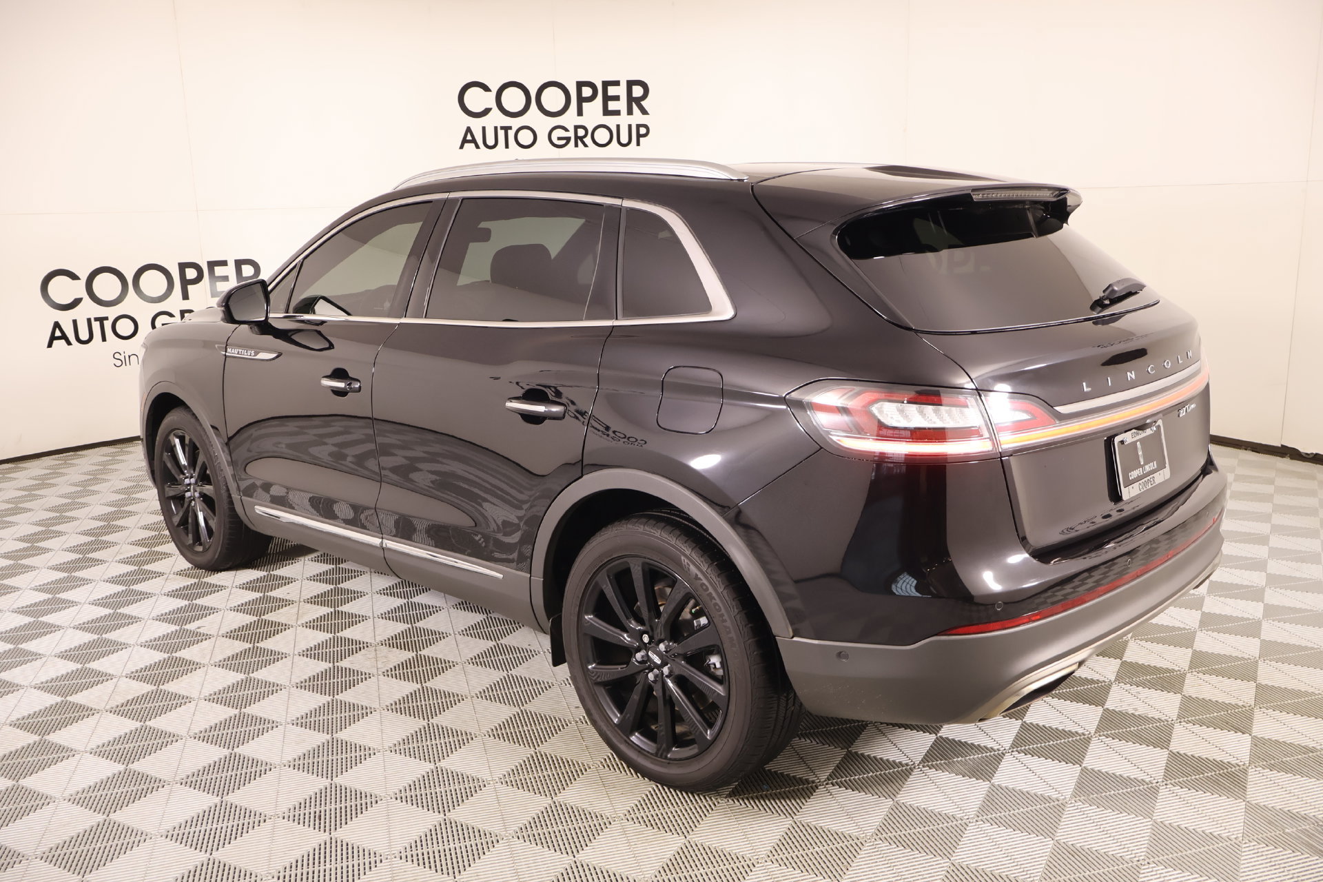 Used 2020 Lincoln Nautilus Reserve w/ Equipment Group 201A AWD/4WD image 24