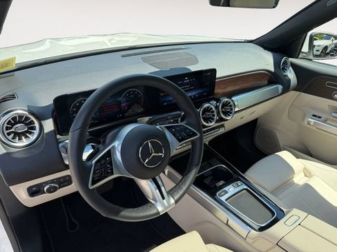 Used 2026 Mercedes-Benz GLB 250 4MATIC image 12
