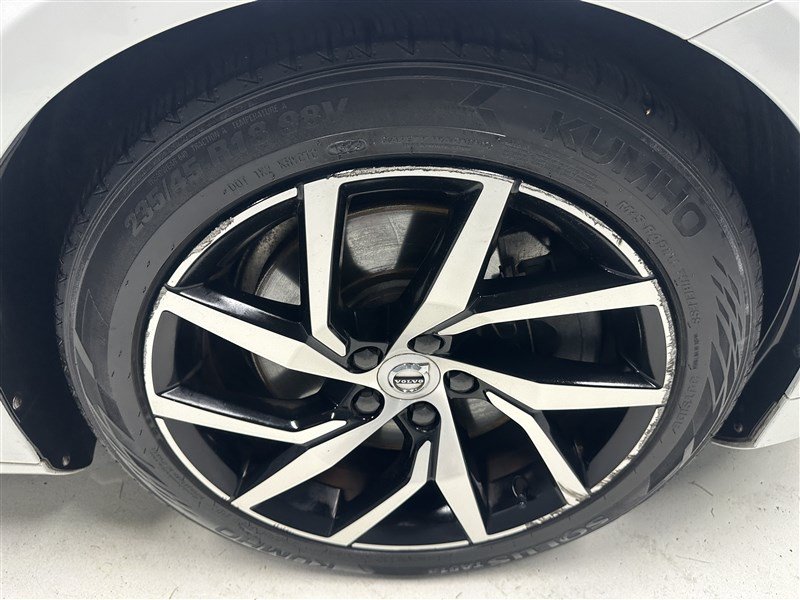 Used 2019 Volvo S60 T6 Momentum w/ Premium Package AWD/4WD image 14