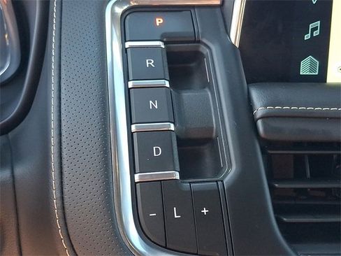 Used 2024 Chevrolet Suburban Premier image 14