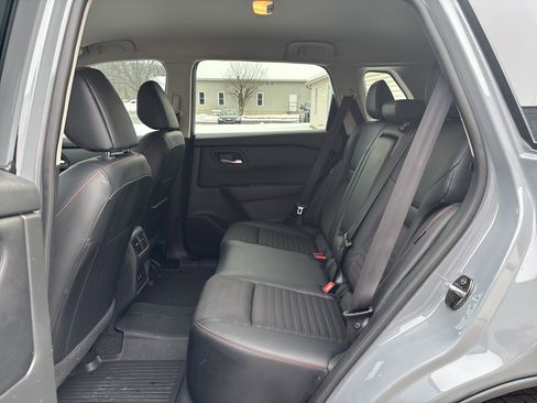 Used 2025 Nissan Rogue SV image 14