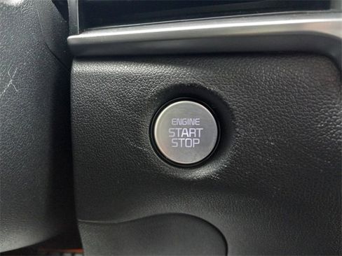 Used 2024 Kia Sorento S image 25