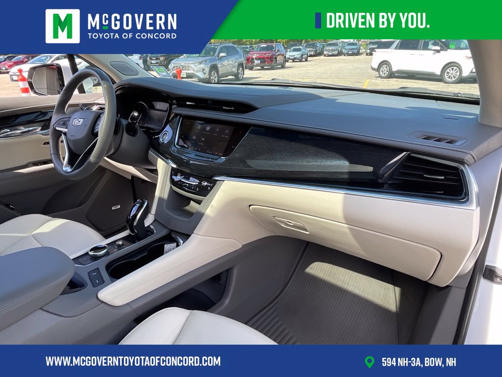 Used 2025 Cadillac XT6 Premium Luxury AWD/4WD image 39