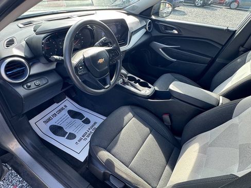 Used 2024 Chevrolet Trax LS w/ Driver Confidence Package FWD image 9