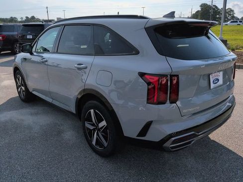 Used 2023 Kia Sorento EX w/ Panoramic Sunroof Package FWD image 6