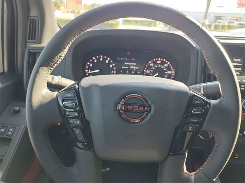 Used 2025 Nissan Frontier PRO-4X image 27
