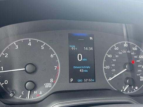 Used 2025 Toyota Corolla LE FWD image 21