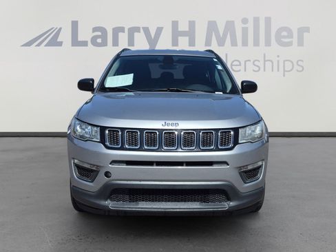 Used 2018 Jeep Compass Sport FWD image 8