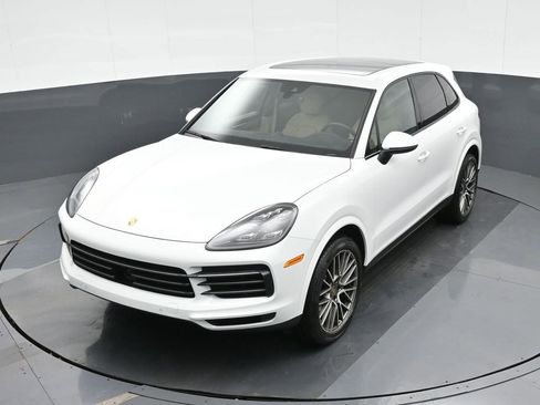 Certified 2023 Porsche Cayenne Platinum Edition image 26