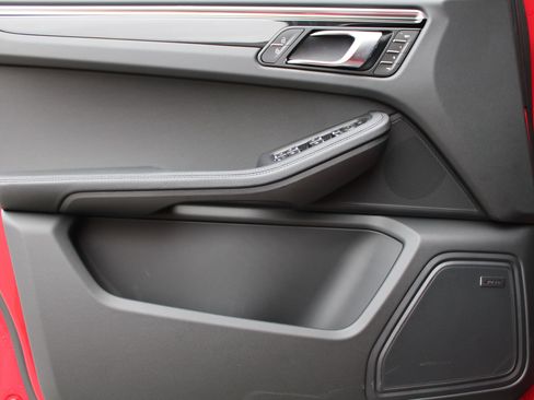 New 2026 Porsche Macan image 13