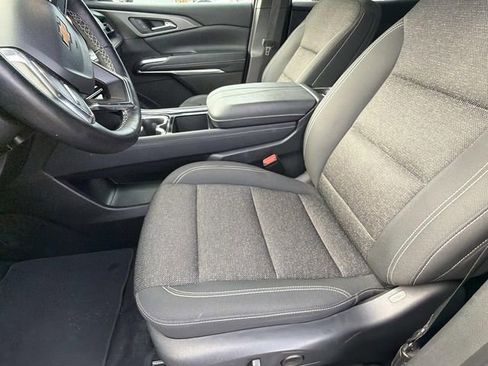 Used 2025 Chevrolet Traverse LT AWD/4WD image 16