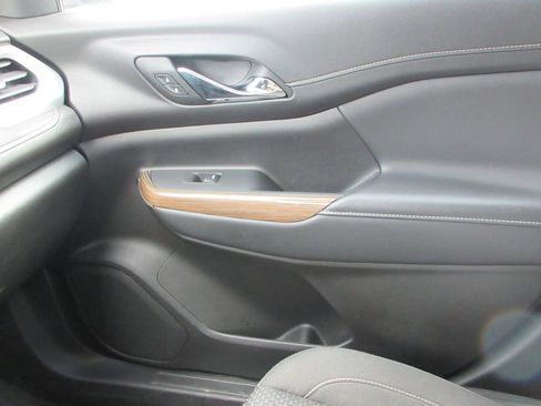 Used 2023 GMC Acadia SLE w/ Driver Convenience Package image 33