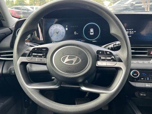 Used 2024 Hyundai Elantra SEL FWD image 15
