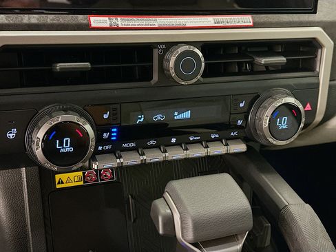 Used 2025 Toyota Tacoma Limited AWD/4WD image 24