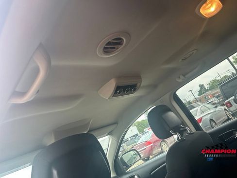 Used 2019 Dodge Journey SE FWD image 13