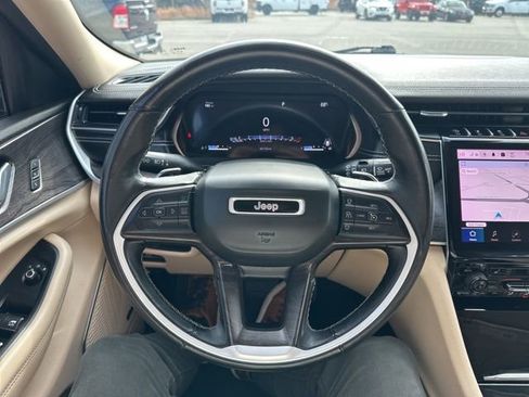 Used 2022 Jeep Grand Cherokee Limited image 13