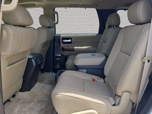 Used 2010 Toyota Sequoia Platinum RWD image 15