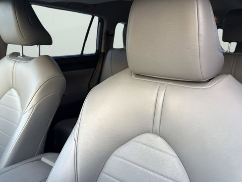 Used 2021 Toyota Highlander XLE image 8