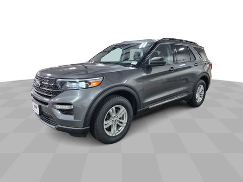 Used 2023 Ford Explorer XLT w/ Equipment Group 202A AWD/4WD image 5