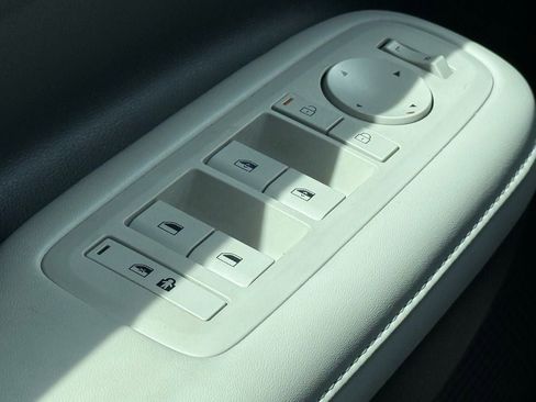 Used 2025 Hyundai Santa Fe SEL FWD image 18