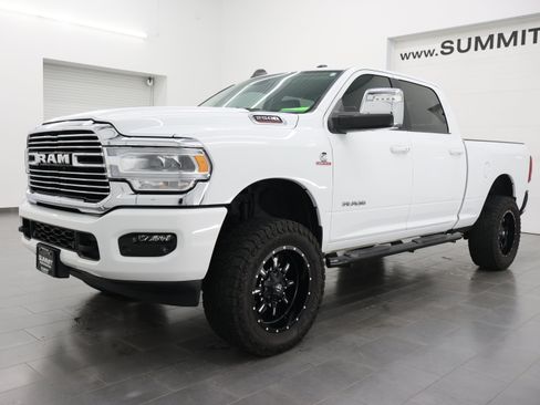 Used 2024 RAM 2500 Laramie AWD/4WD image 7