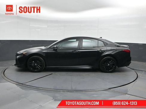 Used 2026 Toyota Camry SE FWD image 7