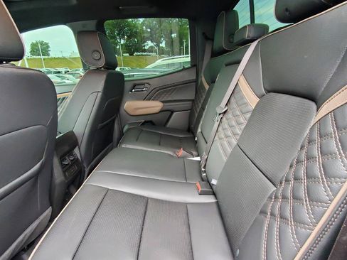Used 2026 GMC Canyon Denali AWD/4WD image 5