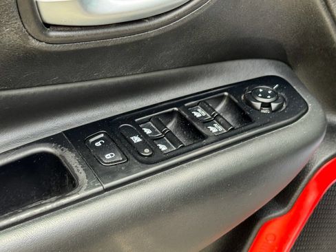 Used 2019 Jeep Renegade Trailhawk w/ UConnect 8.4 Nav Group AWD/4WD image 24