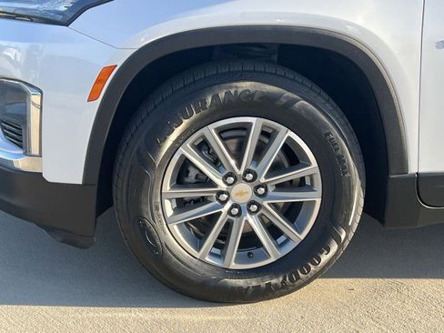 Used 2023 Chevrolet Traverse LT image 32