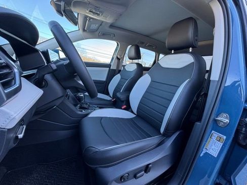 New 2026 Volkswagen Taos SEL image 28