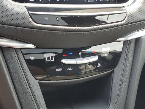Certified 2025 Cadillac XT6 Luxury FWD image 23