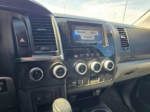 Used 2019 Toyota Sequoia SR5 AWD/4WD image 25