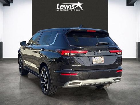 Used 2024 Mitsubishi Outlander SE AWD/4WD image 3
