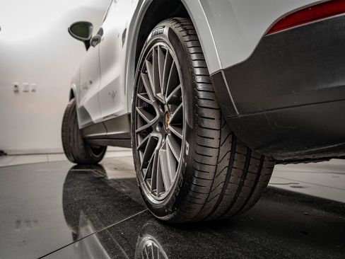 Used 2019 Porsche Cayenne S image 53