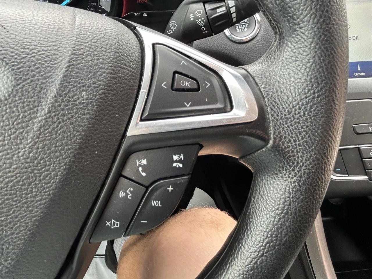 Used 2020 Ford Fusion SE FWD image 19