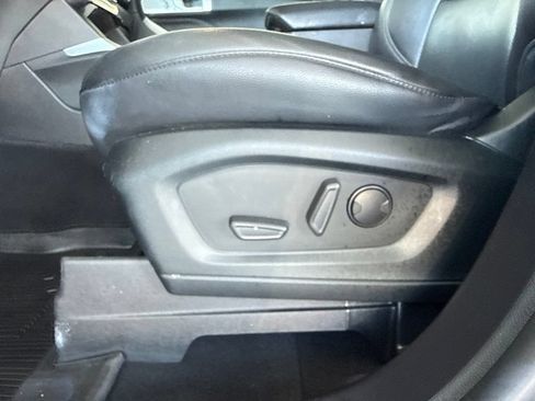 Used 2022 Ford Explorer Limited w/ Equipment Group 301A AWD/4WD image 25