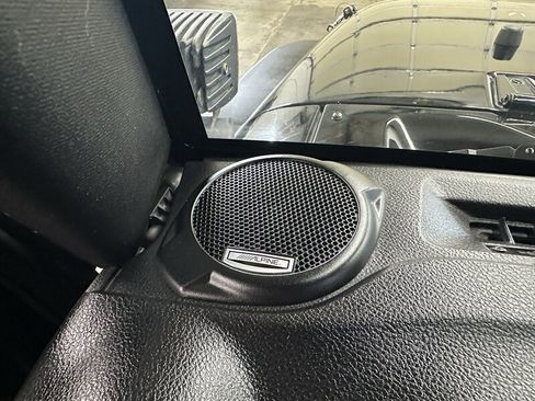 Used 2015 Jeep Wrangler Unlimited Rubicon w/ Connectivity Group AWD/4WD image 24