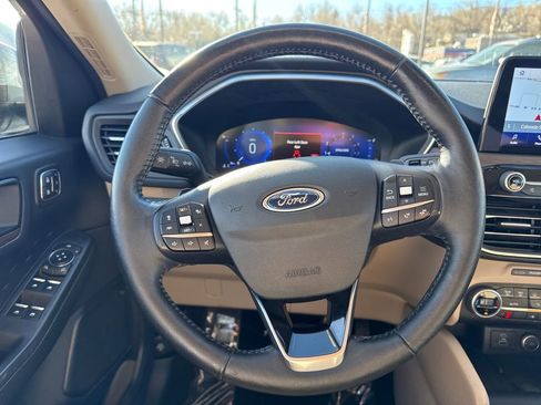 Used 2020 Ford Escape Titanium image 38