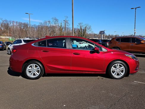 Used 2018 Chevrolet Cruze LT w/ Convenience Package image 7