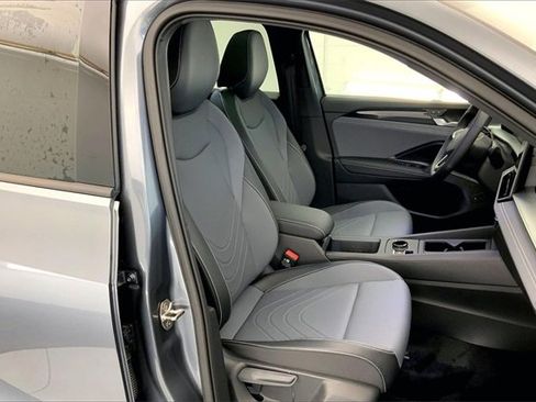 New 2026 Volkswagen Tiguan SE R-Line image 9