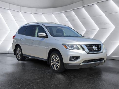 Used 2018 Nissan Pathfinder S FWD image 1