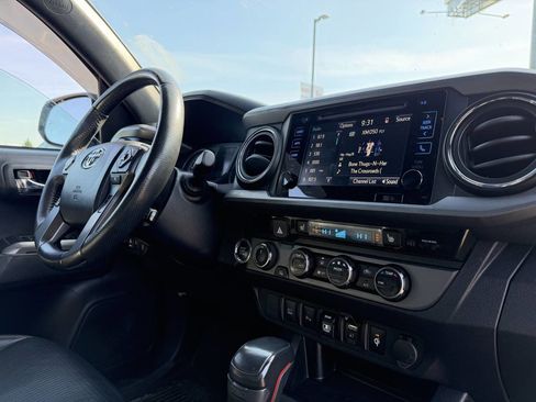 Used 2018 Toyota Tacoma TRD Pro AWD/4WD image 17