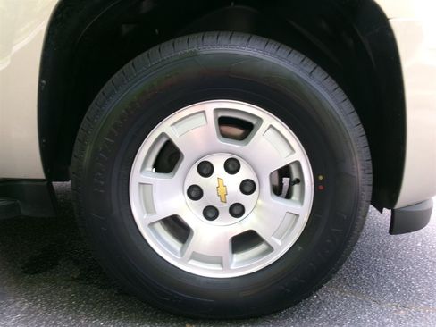 Used 2008 Chevrolet Suburban LT w/ LT Preferred Equipment Group RWD image 44